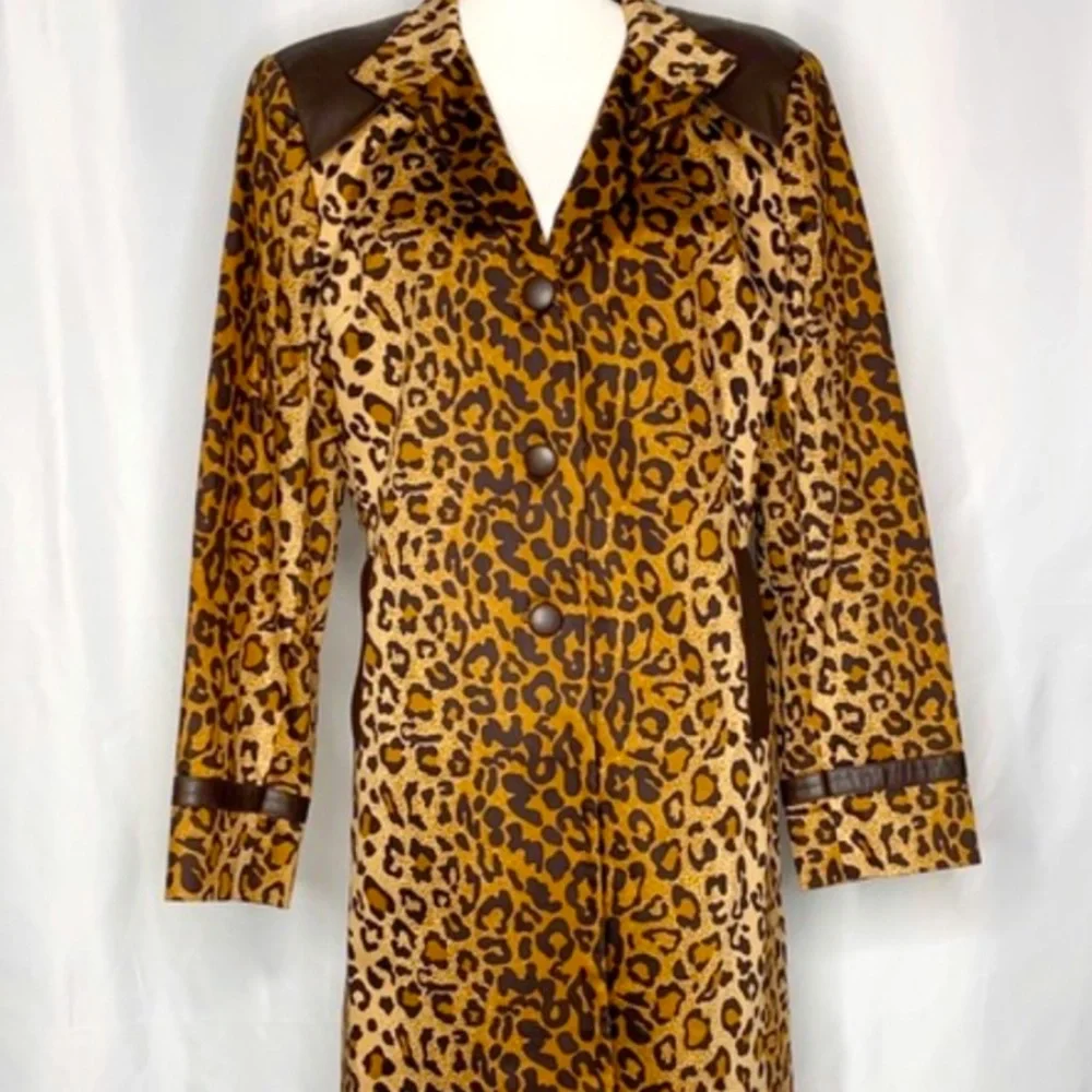 Host Pick! Make offer! RARE DON CASTER TRUE Modern look VINTAGE LEOPARD/ LEATHER - Picture 2 of 16
